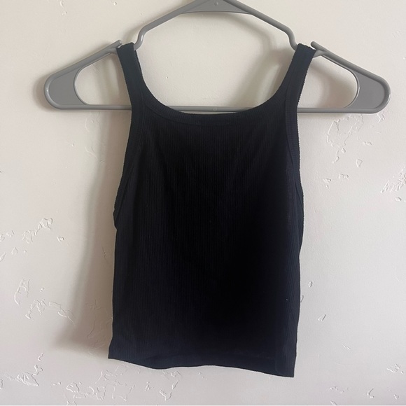 Princess Polly Cropped Tank in Black size 4! - Picture 3 of 3
